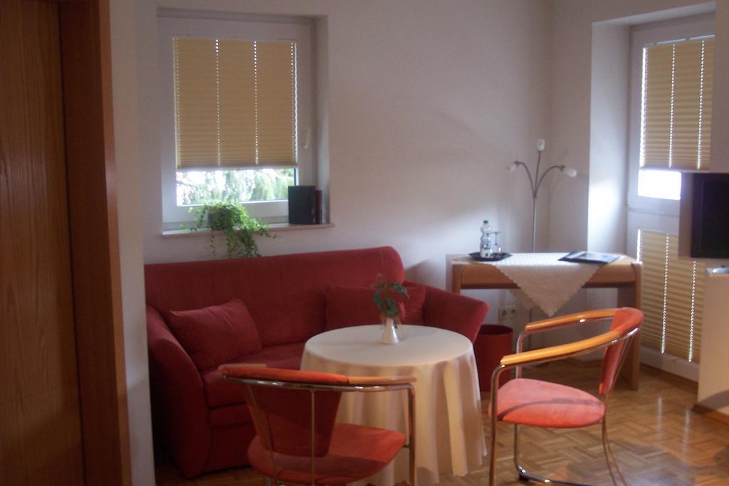 Hotel Garni Zur Bergstrasse Zwingenberg  Oda fotoğraf