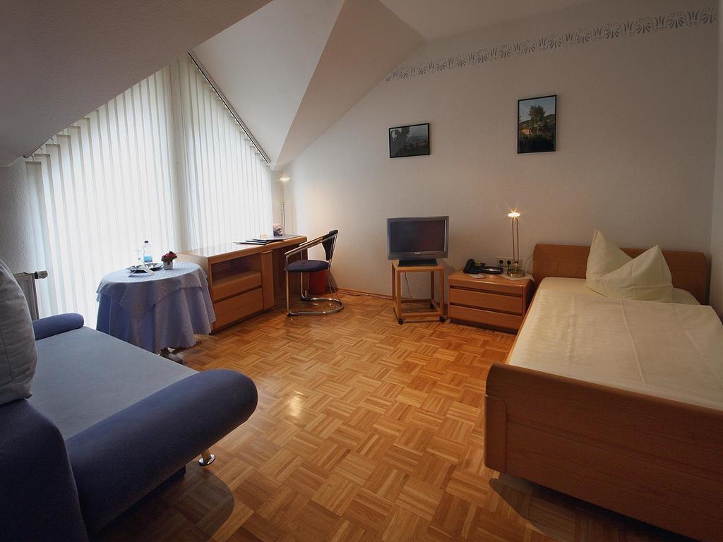 Hotel Garni Zur Bergstrasse Zwingenberg  Oda fotoğraf