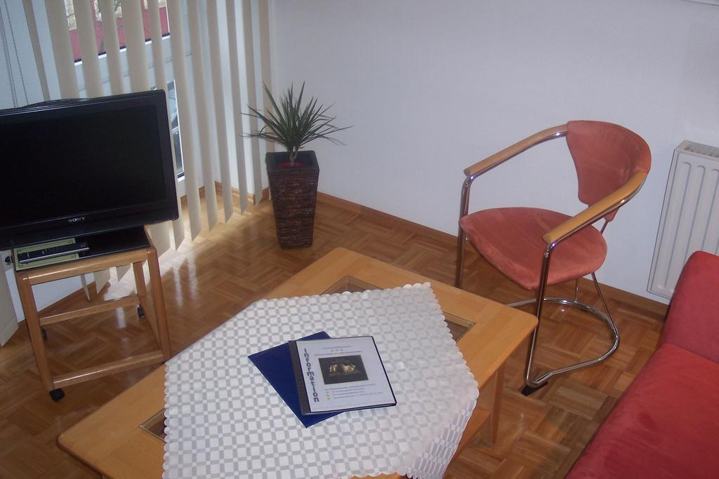 Hotel Garni Zur Bergstrasse Zwingenberg  Oda fotoğraf