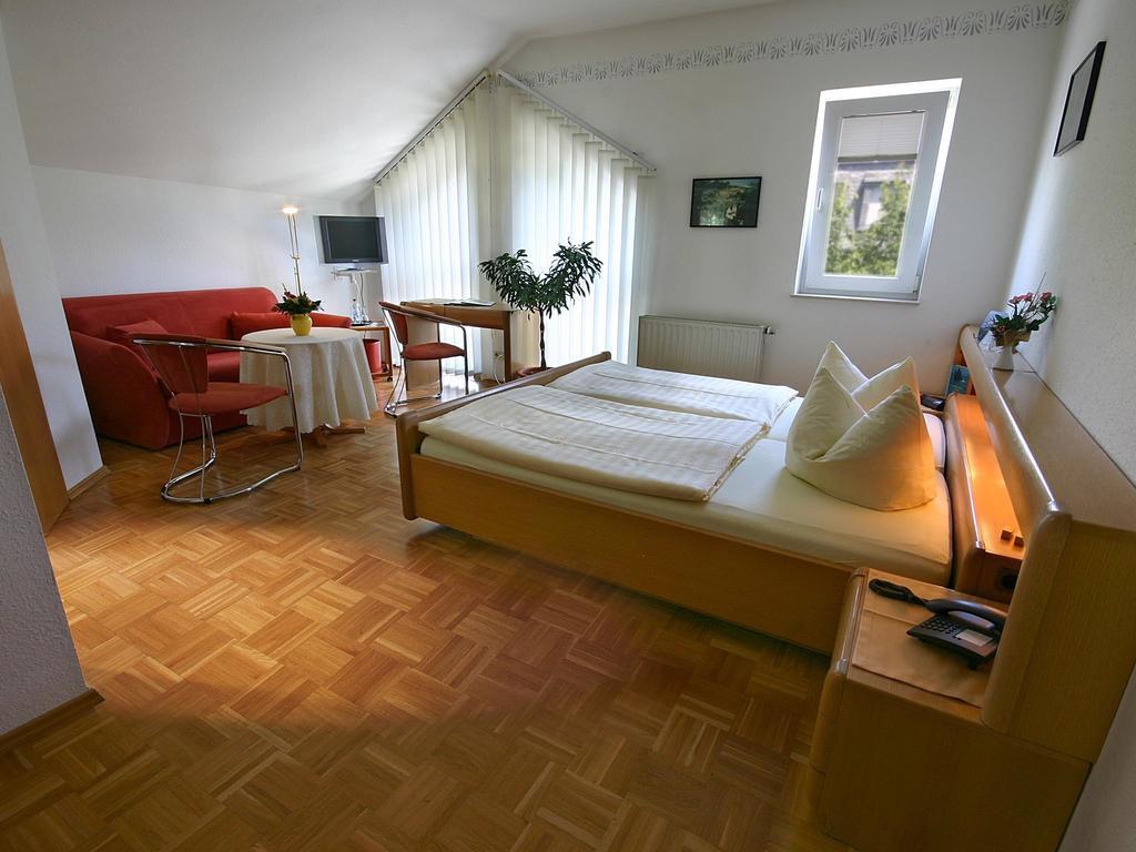 Hotel Garni Zur Bergstrasse Zwingenberg  Oda fotoğraf