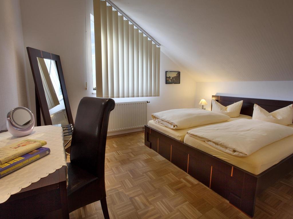 Hotel Garni Zur Bergstrasse Zwingenberg  Oda fotoğraf