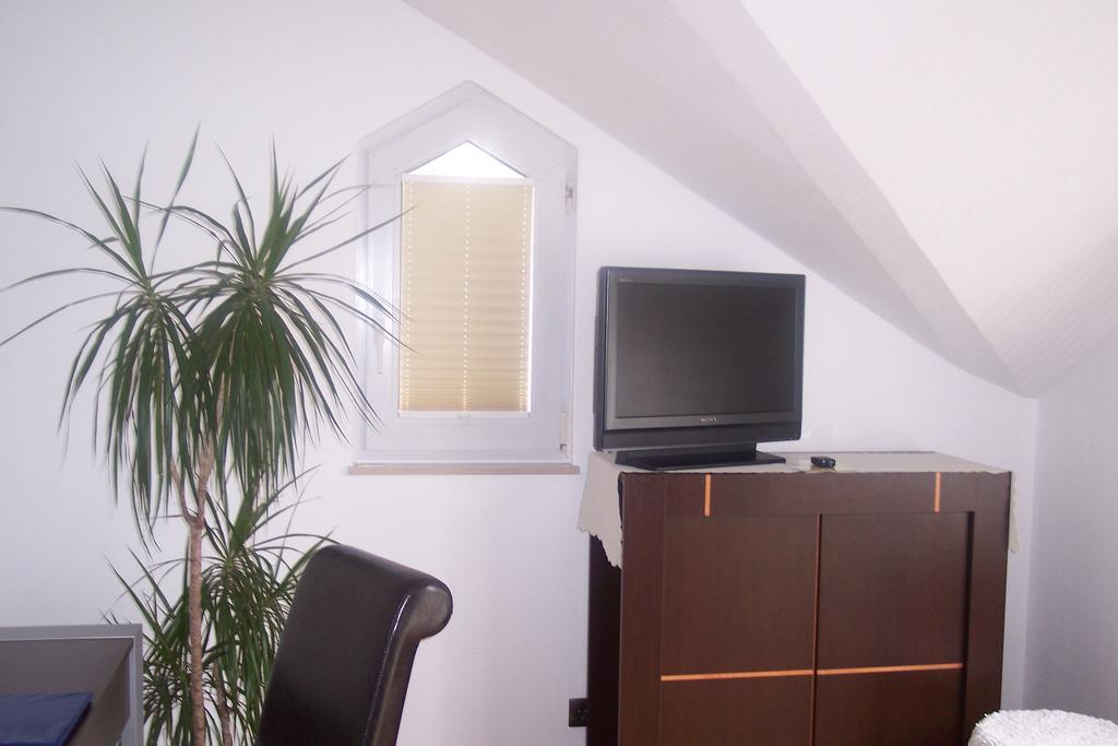 Hotel Garni Zur Bergstrasse Zwingenberg  Oda fotoğraf