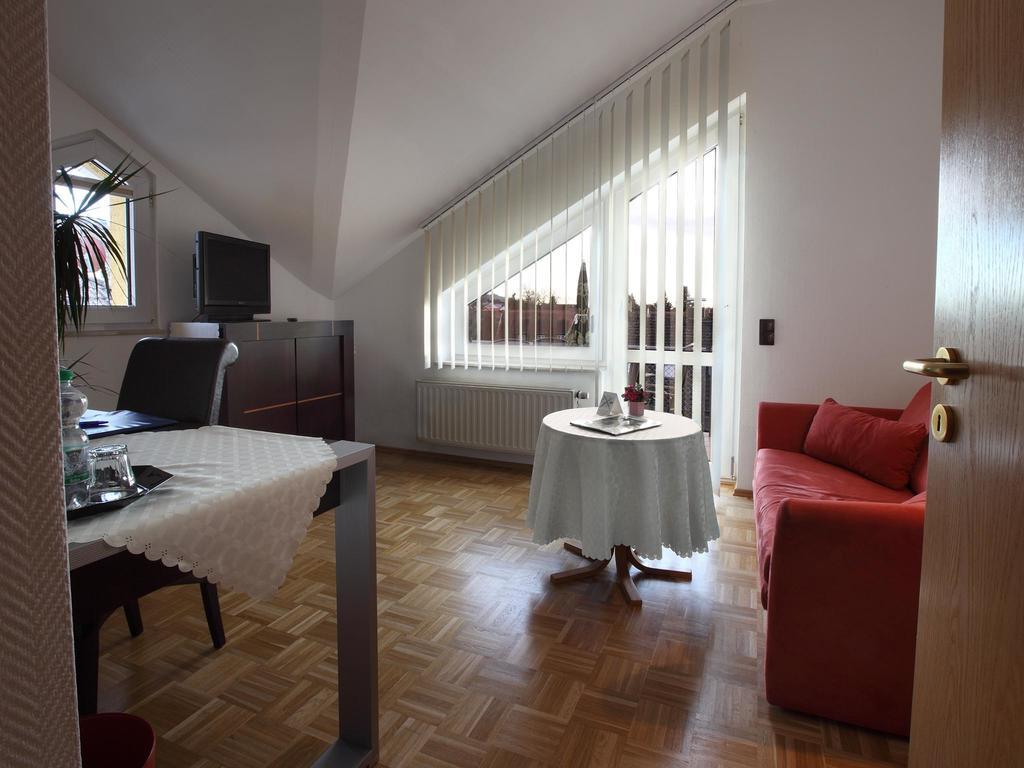 Hotel Garni Zur Bergstrasse Zwingenberg  Oda fotoğraf